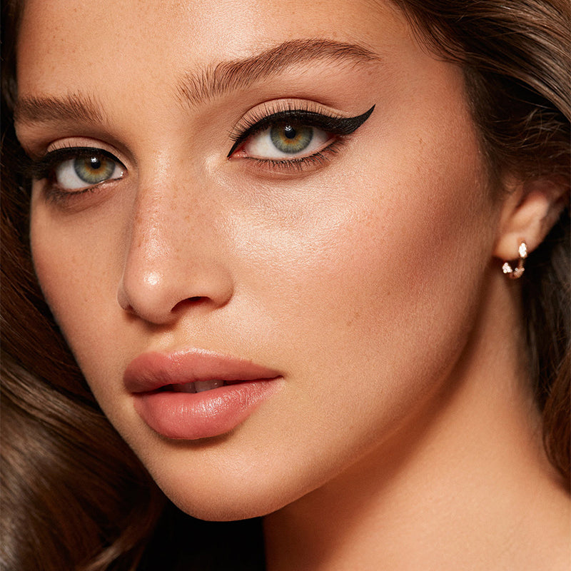 2-In-1 Eyeshadow Liner with Blending Brush